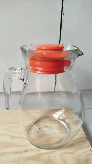 Caraffa in vetro con tappo arancione