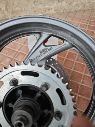 Yamaha TDM 850 3VD. Entera y piezas.