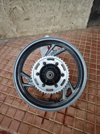 Yamaha TDM 850 3VD. Entera y piezas.