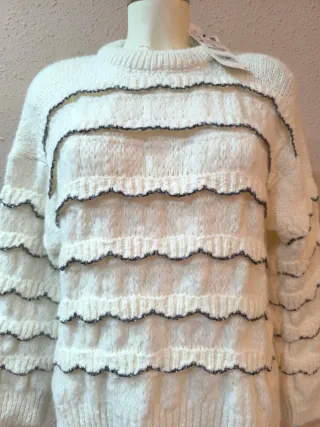 Jersey Zara blanco con detalles