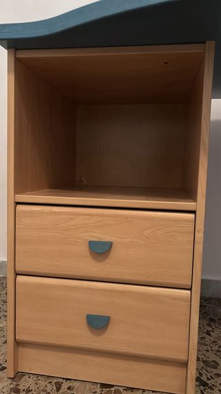 Escritorio azul y beige de madera