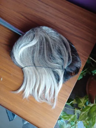 Peluca rubia y castaña