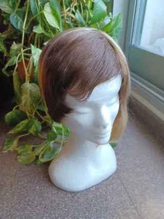 Peluca rubia y castaña