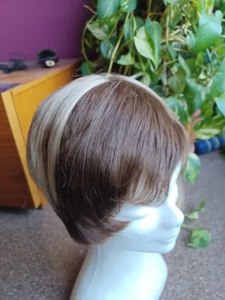 Peluca rubia y castaña