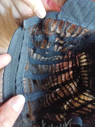 Peluca rubia y castaña