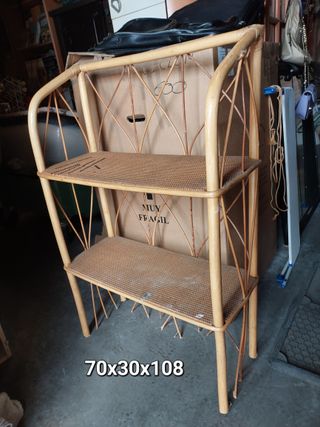 Estantería de mimbre
