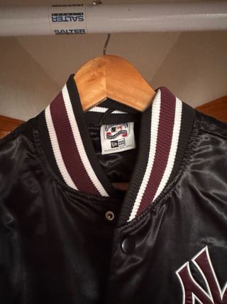 Chaqueta New Era Negra Multicolor