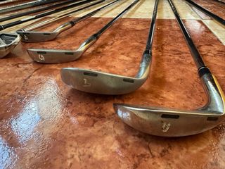 Juego de palos de golf completo.