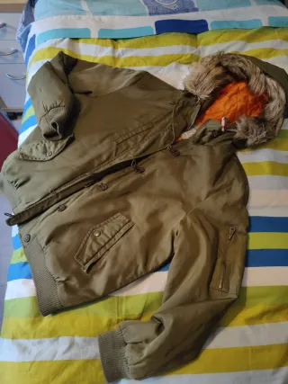 Parka Pull&Bear verde talla L