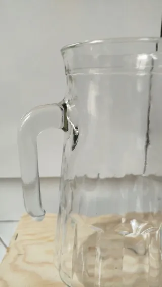 Caraffa in vetro trasparente