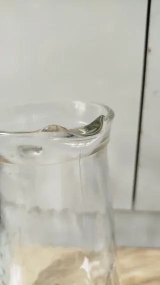 Caraffa in vetro trasparente