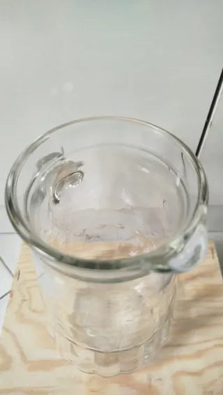 Caraffa in vetro trasparente