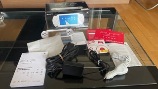 CAJA SONY PSP 1004 BLANCO + ACCESORIOS