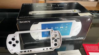 CAJA SONY PSP 1004 BLANCO + ACCESORIOS