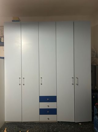 Armadio Ikea bianco e blu