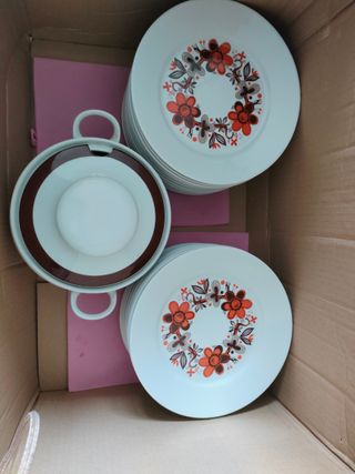 Juego de platos y sopera de porcelana