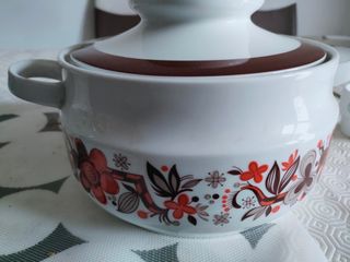 Juego de platos y sopera de porcelana