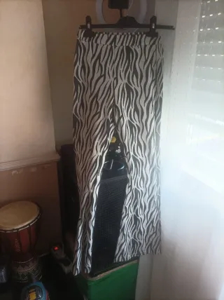 Pantalón acampanado cebra talla M