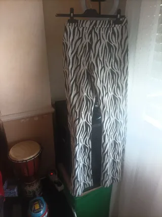 Pantalón acampanado cebra talla M