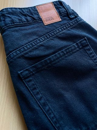 Pantalón vaquero recto Zara negro T.38