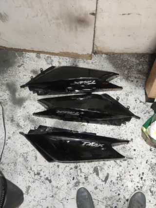 Tapas Laterales Traseras Yamaha TMAX 500