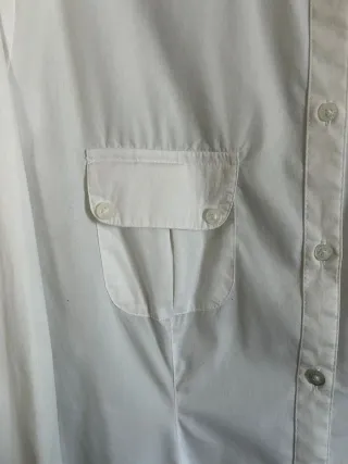 Camisa branca Avanti com cinto.