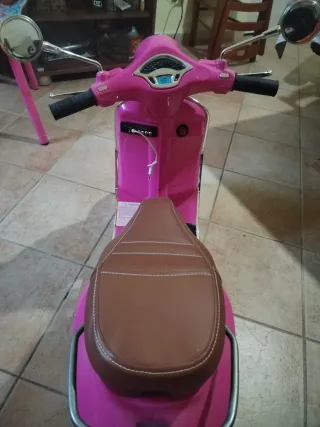 Vespa primavera  piaggio elettrica rosa