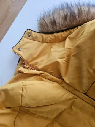 Abrigo Zara Mostaza con Capucha