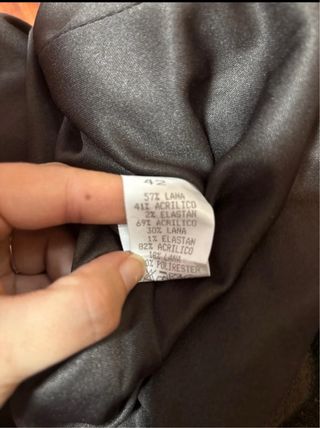 Vestido marrón cuello alto rayas y trenzas