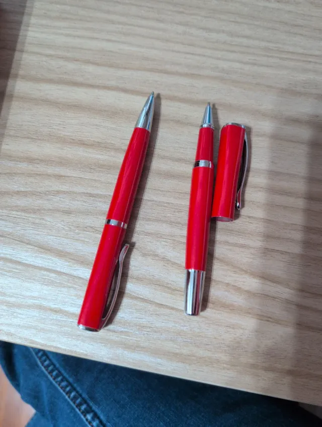 Set penna e cornucopia rossa