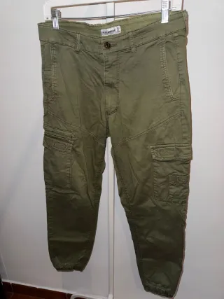 Pantalón cargo Pull&Bear verde militar Talla S