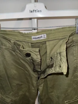 Pantalón cargo Pull&Bear verde militar Talla S