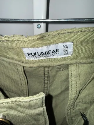Pantalón cargo Pull&Bear verde militar Talla S
