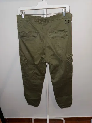 Pantalón cargo Pull&Bear verde militar Talla S