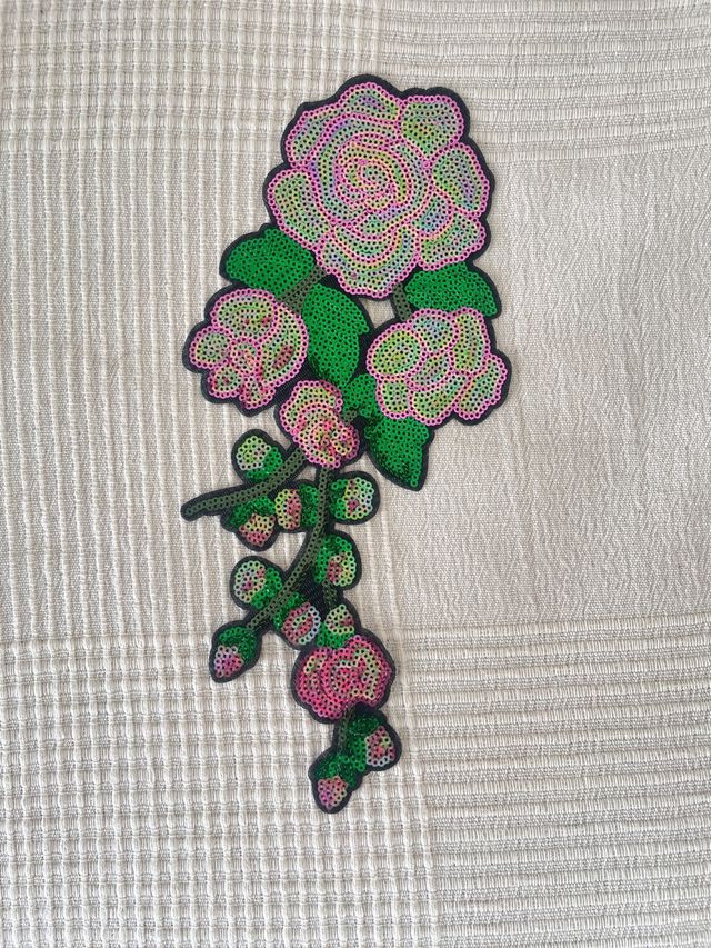 Parche bordado flores lentejuelas