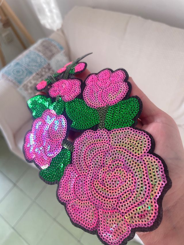Parche bordado flores lentejuelas