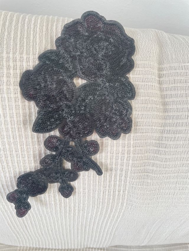 Parche bordado flores lentejuelas