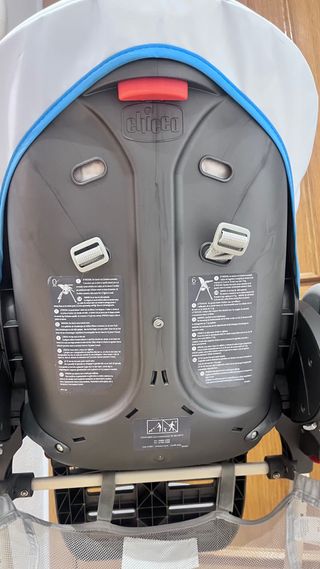 Trona de bebé de la marca Chicco con bandeja