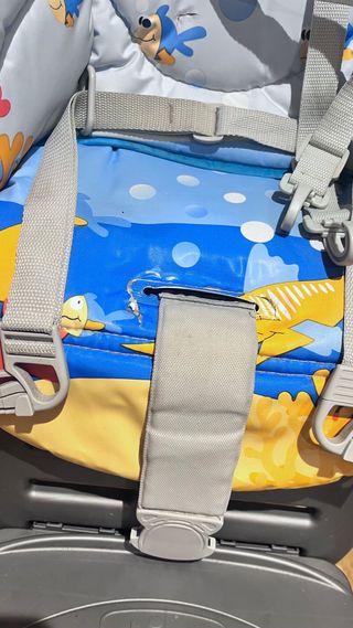 Trona de bebé de la marca Chicco con bandeja