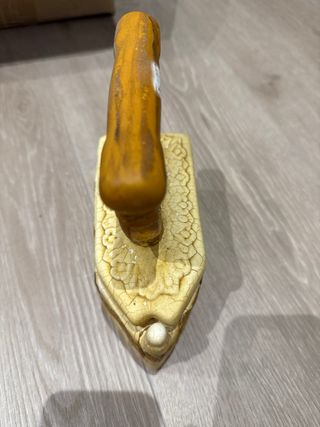 Plancha decorativa antigua,está dañada.