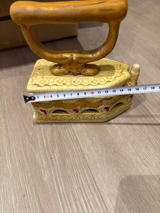 Plancha decorativa antigua,está dañada.