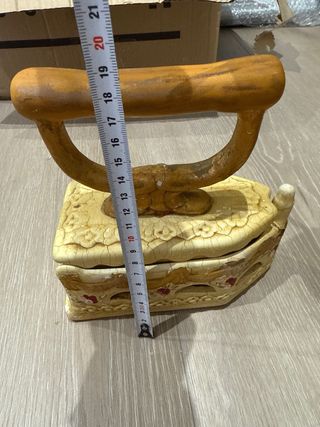 Plancha decorativa antigua,está dañada.