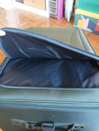 Maleta de viaje verde oliva