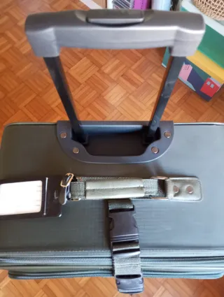 Maleta de viaje verde oliva