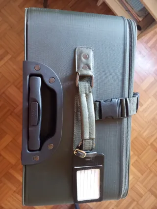 Maleta de viaje verde oliva