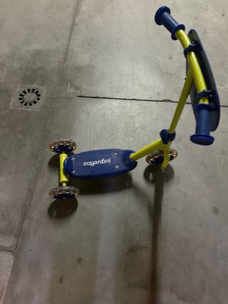 Monopatín infantil Juguettos azul y amarillo