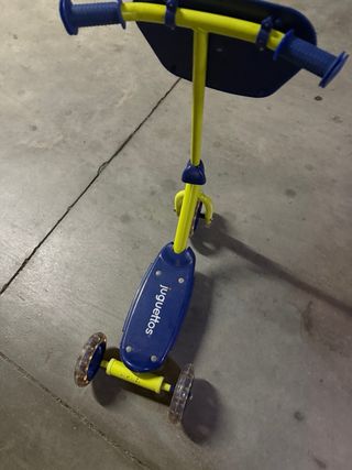 Monopatín infantil Juguettos azul y amarillo