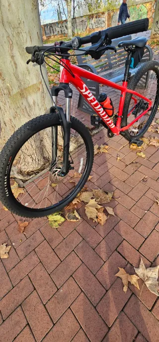 Bicicleta de Montaña Roja