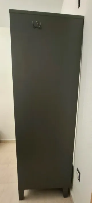 Armario abierto madera gris