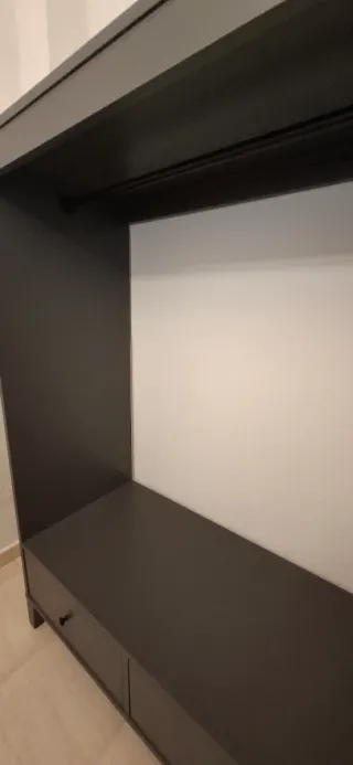 Armario abierto madera gris